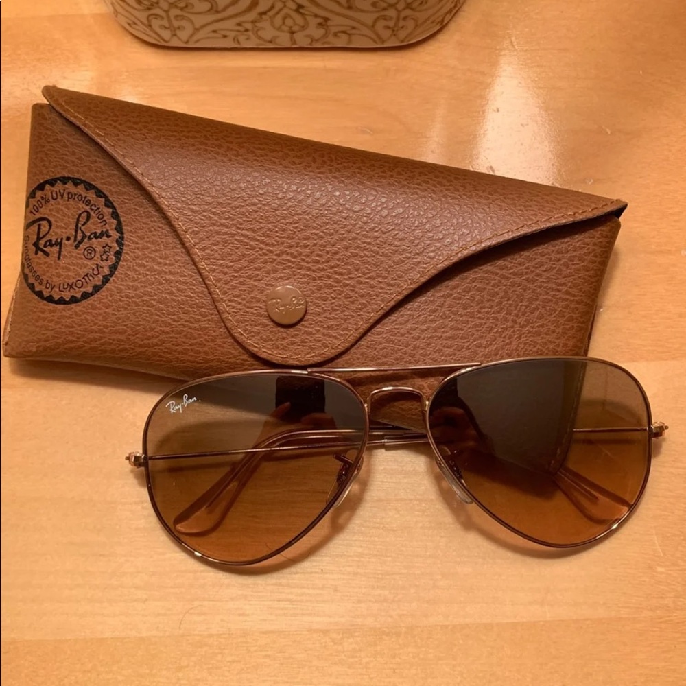 ★ BARELY USED AVIATOR RAY-BANS ★